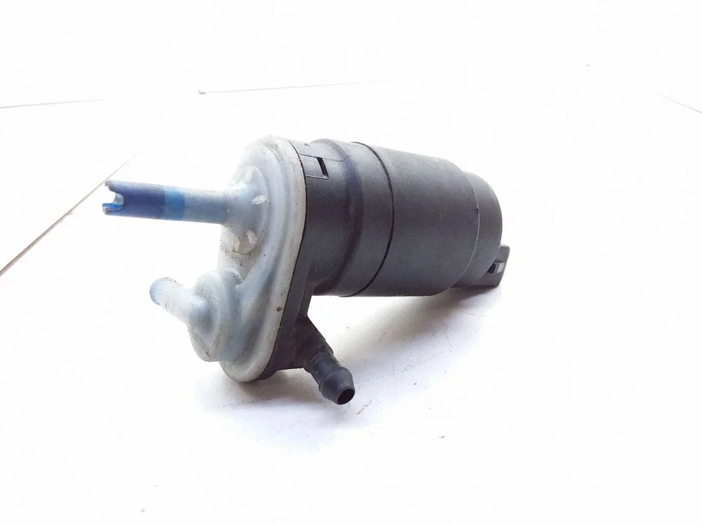 Windscreen/windshield washer pump – Opel Vectra C (2002-2005)