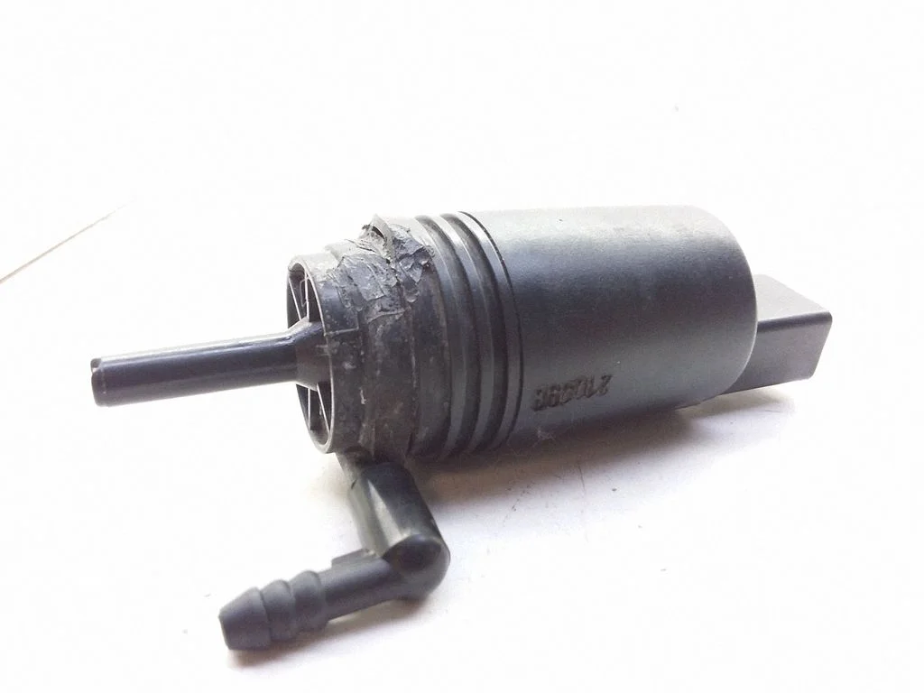 Windscreen/windshield washer pump 67128377612