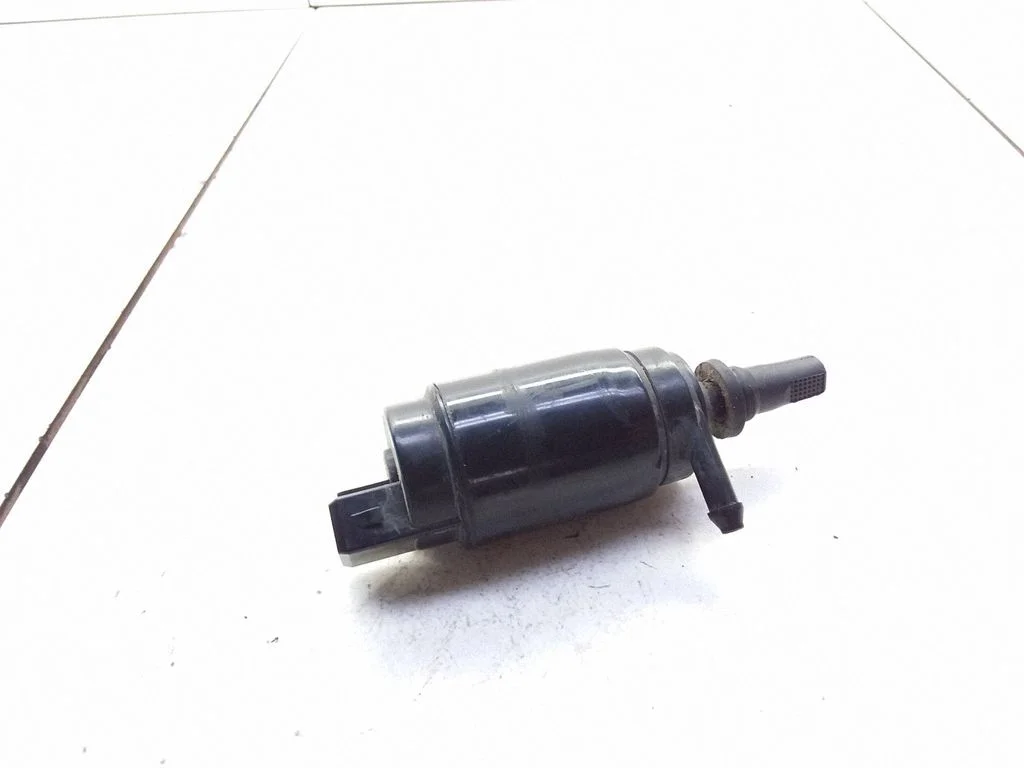 Windscreen/windshield washer pump – Opel Vectra C (2002-2005)