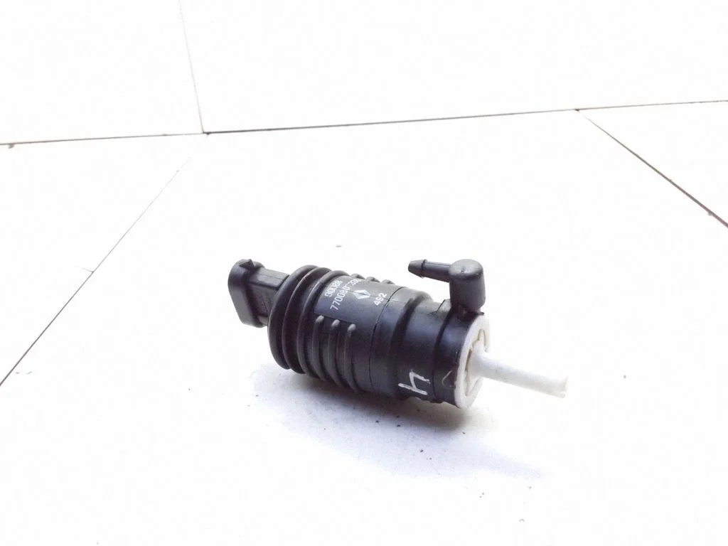 Windscreen/windshield washer pump – Renault Safrane (1992-2000)