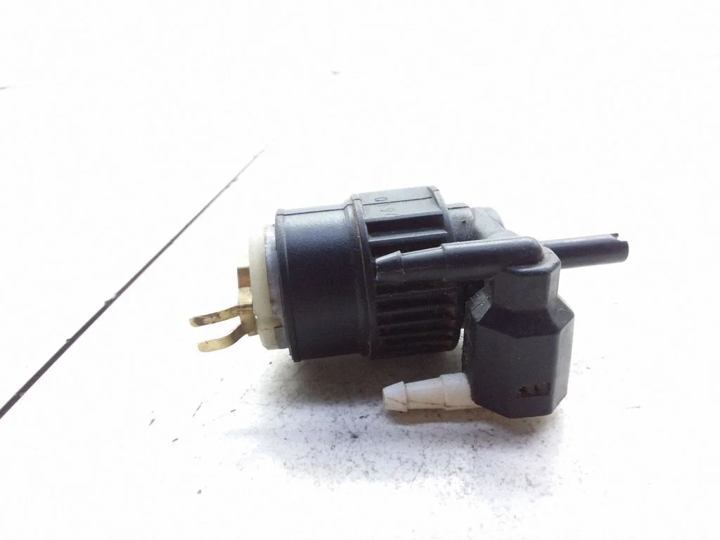 Klaasipesuvedeliku pump (klaaside) – Renault Megane I (1995-2002)