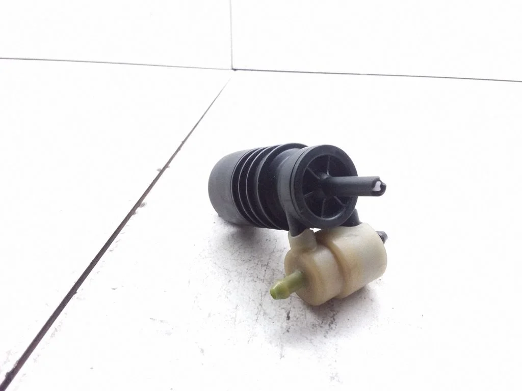 Klaasipesuvedeliku pump (klaaside) – Volkswagen Golf III (1992-1997)