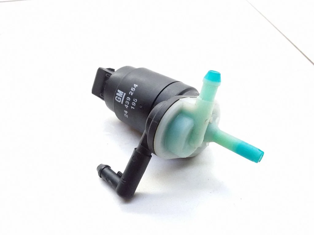 Windscreen/windshield washer pump – Opel Meriva A (2003-2010)