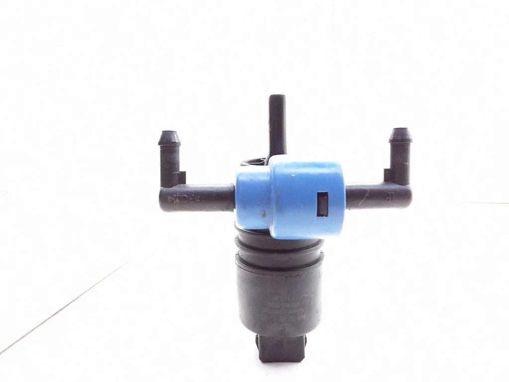 Windscreen/windshield washer pump – Opel Meriva A (2003-2010)