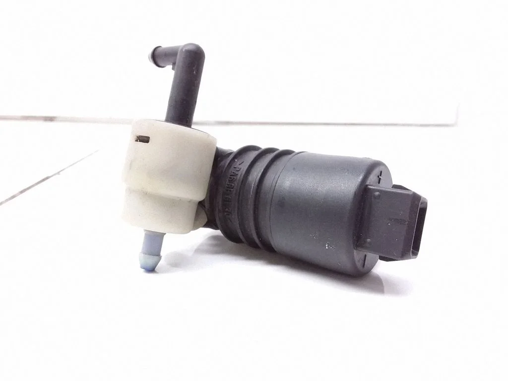 Windscreen/windshield washer pump – Opel Vectra C (2002-2005)