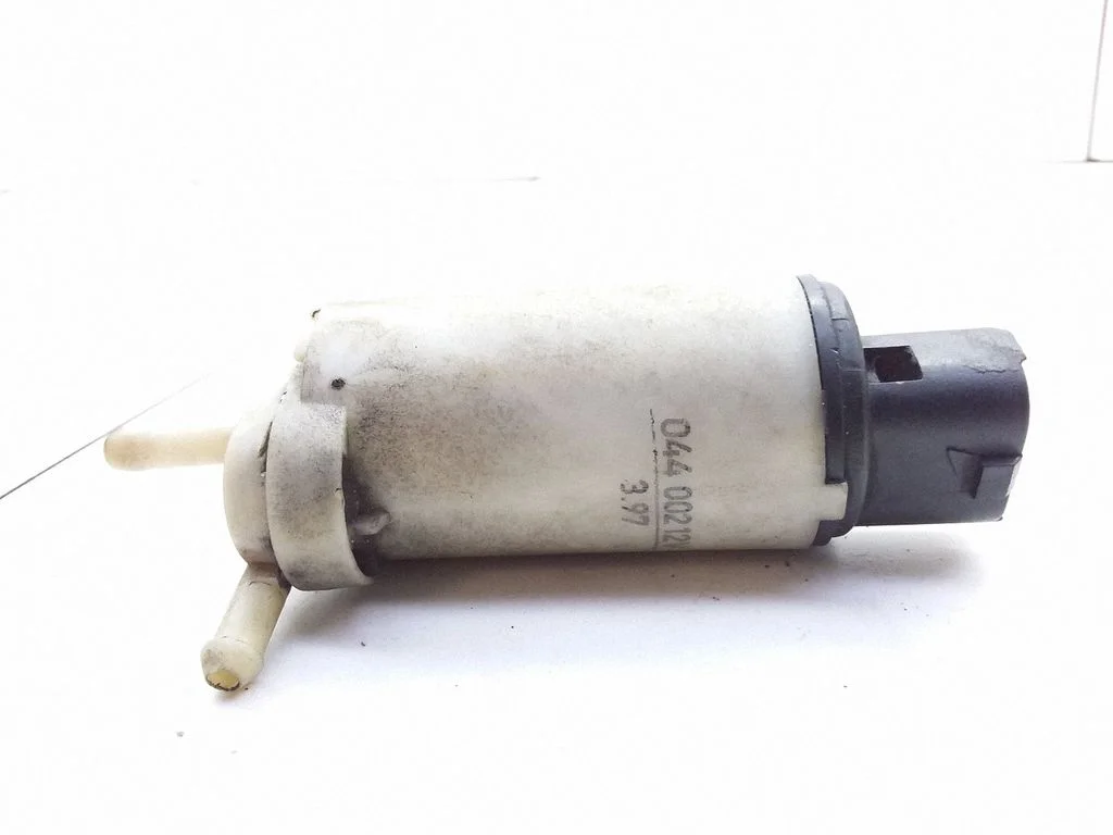 Windscreen/windshield washer pump 04400212V – Volvo C70 (1998-2005)