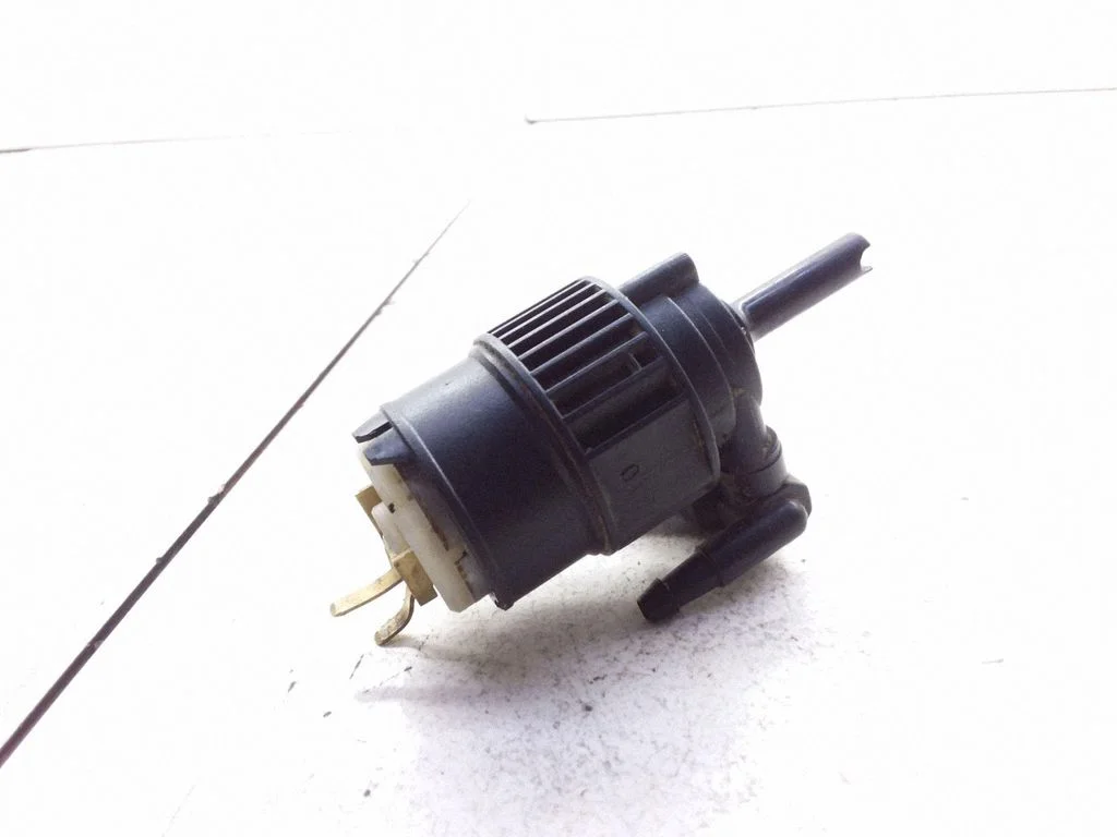 Klaasipesuvedeliku pump (klaaside) – Renault Megane I (1995-2002)