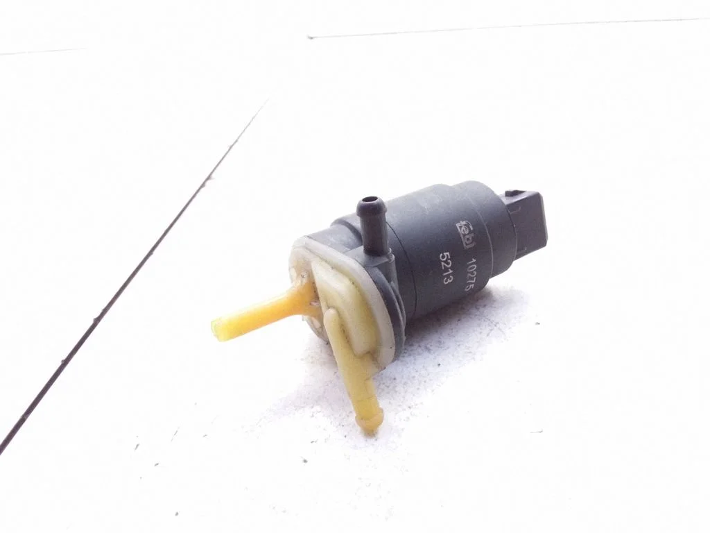 Windscreen/windshield washer pump – Opel Vectra C (2002-2005)