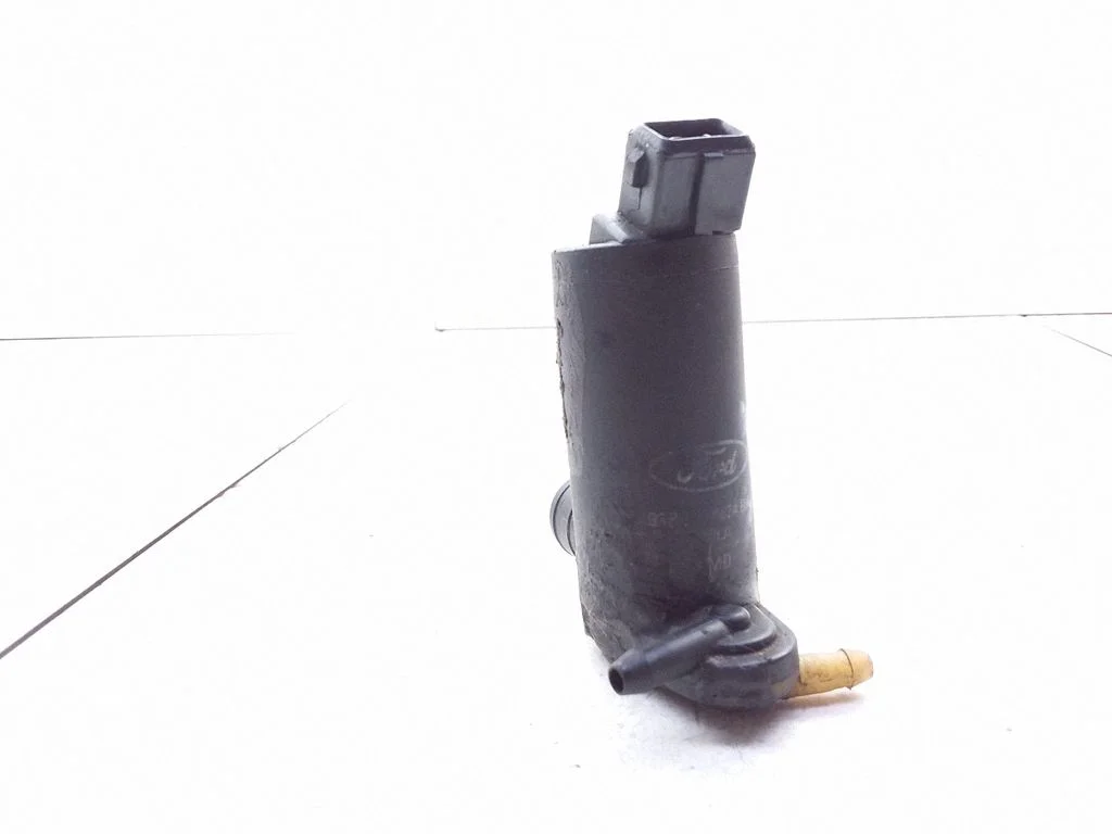 Klaasipesuvedeliku pump (klaaside) – Ford Focus (1998-2004)