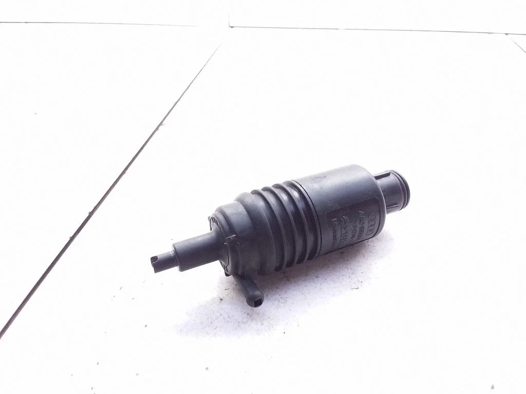 Windscreen/windshield washer pump – Audi A4 S4 B5 8D (1994-1999)