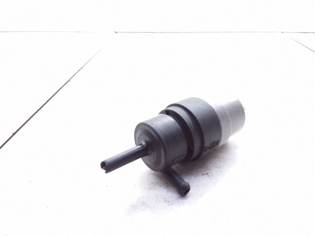 Klaasipesuvedeliku pump (klaaside) – Audi A6 S6 C4 4A (1994-1997)