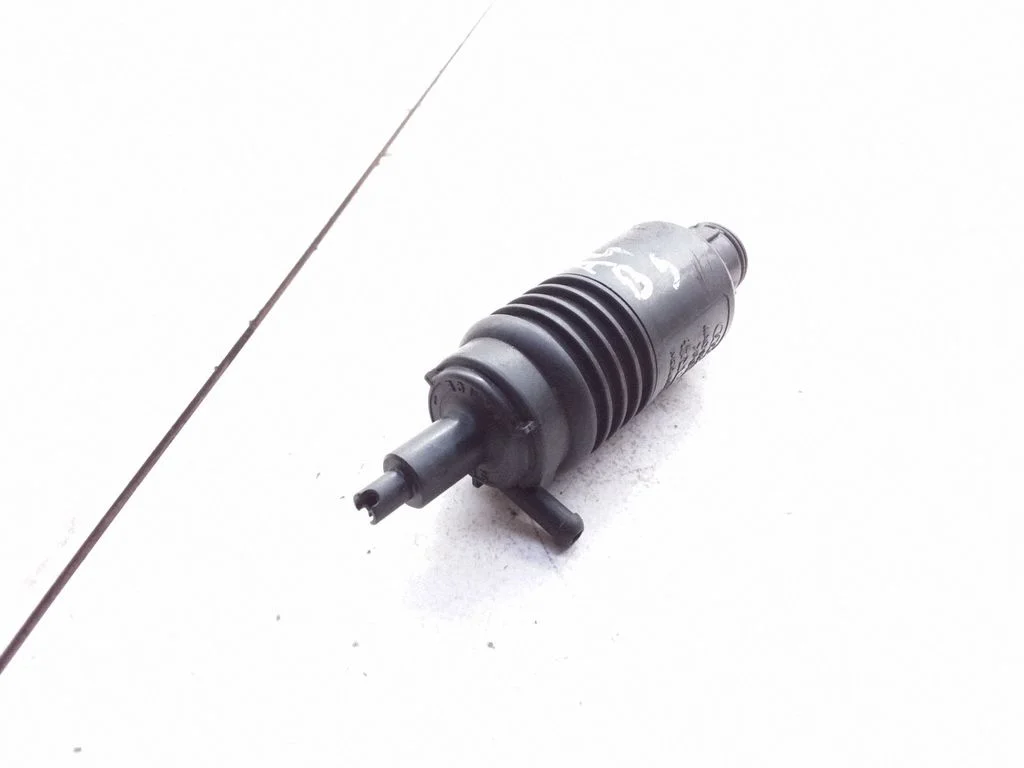 Windscreen/windshield washer pump – Audi A4 S4 B5 8D (1994-1999)