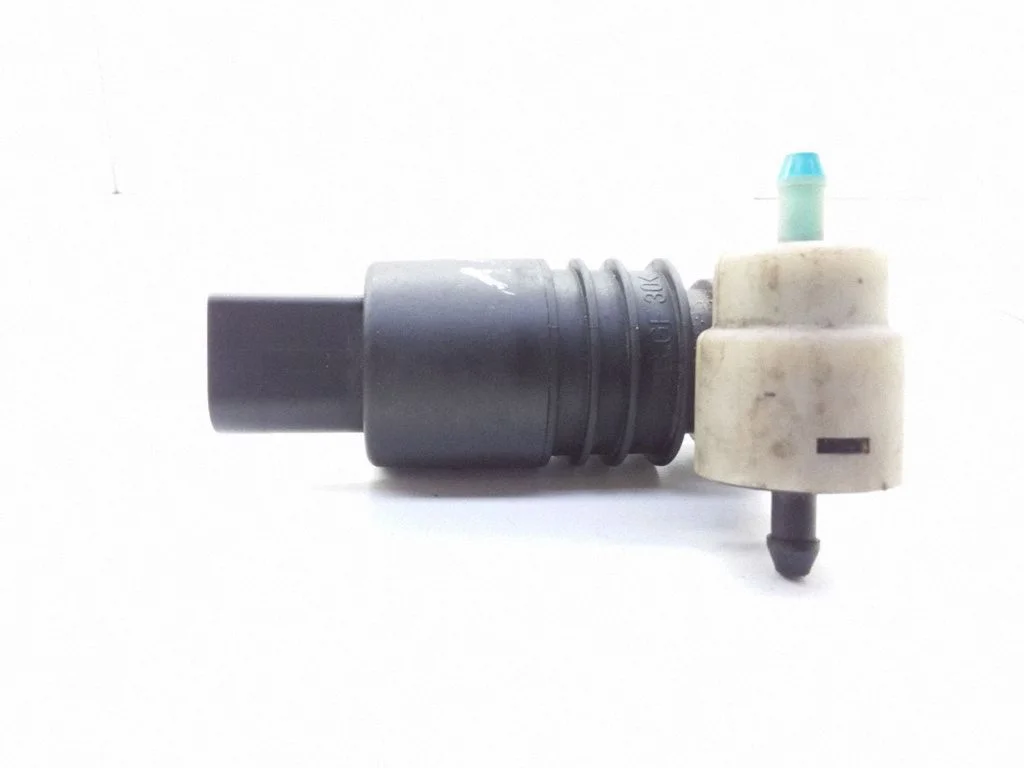 Windscreen/windshield washer pump – Volkswagen Golf IV (1998-2005)