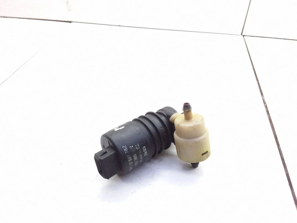 Windscreen/windshield washer pump – Opel Meriva A (2003-2010)