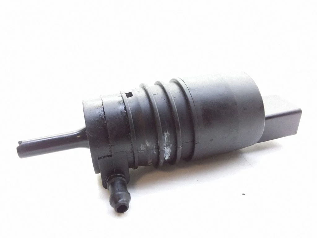 Windscreen/windshield washer pump – BMW X5 E53 (1999-2006)