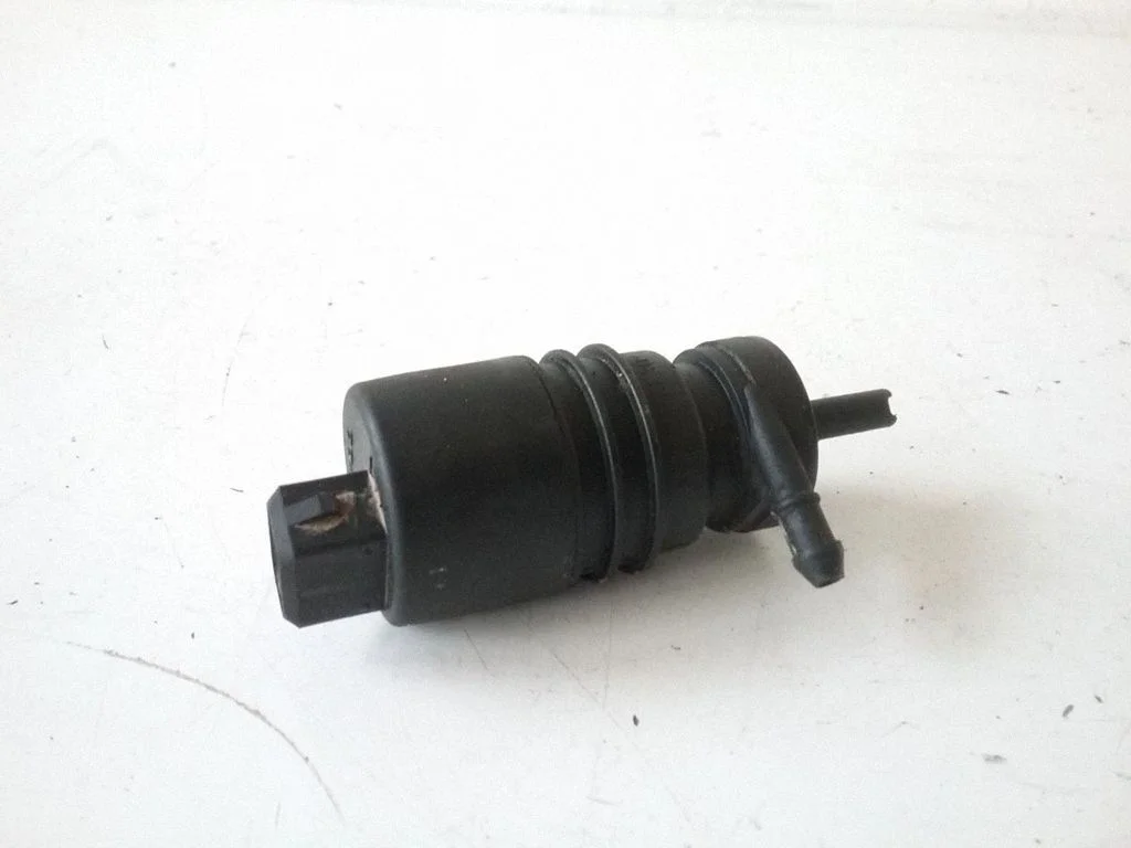 Windscreen/windshield washer pump – Opel Vectra B (1996-2002)