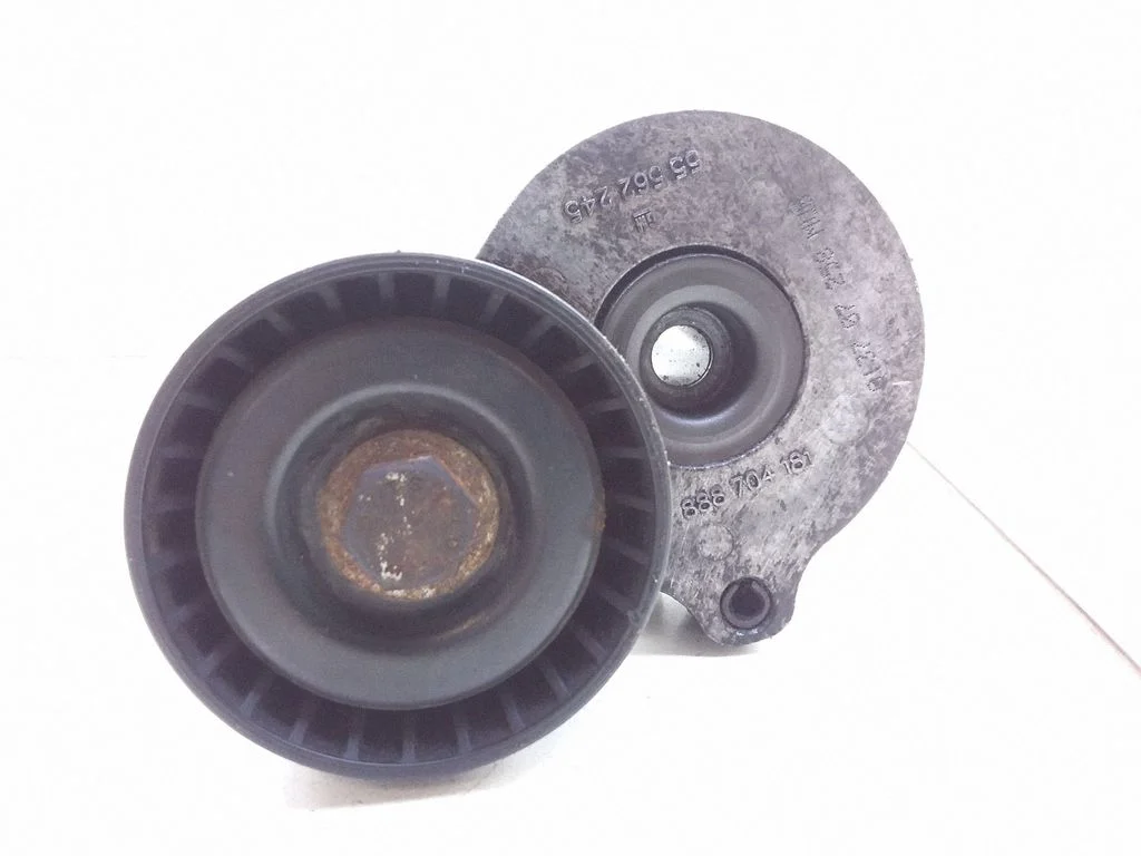 Generator/alternator belt tensioner – Opel Corsa D (2006-2014)