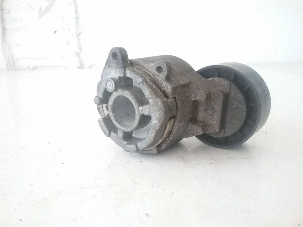 Generator/alternator belt tensioner – Opel Vectra C (2005-2009)