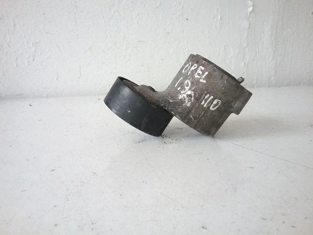 Generator/alternator belt tensioner – Opel Vectra C (2005-2009)