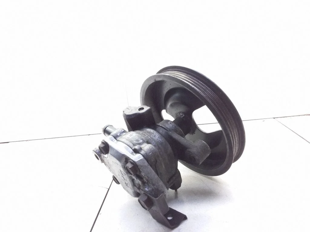 Roolivõimendi pump