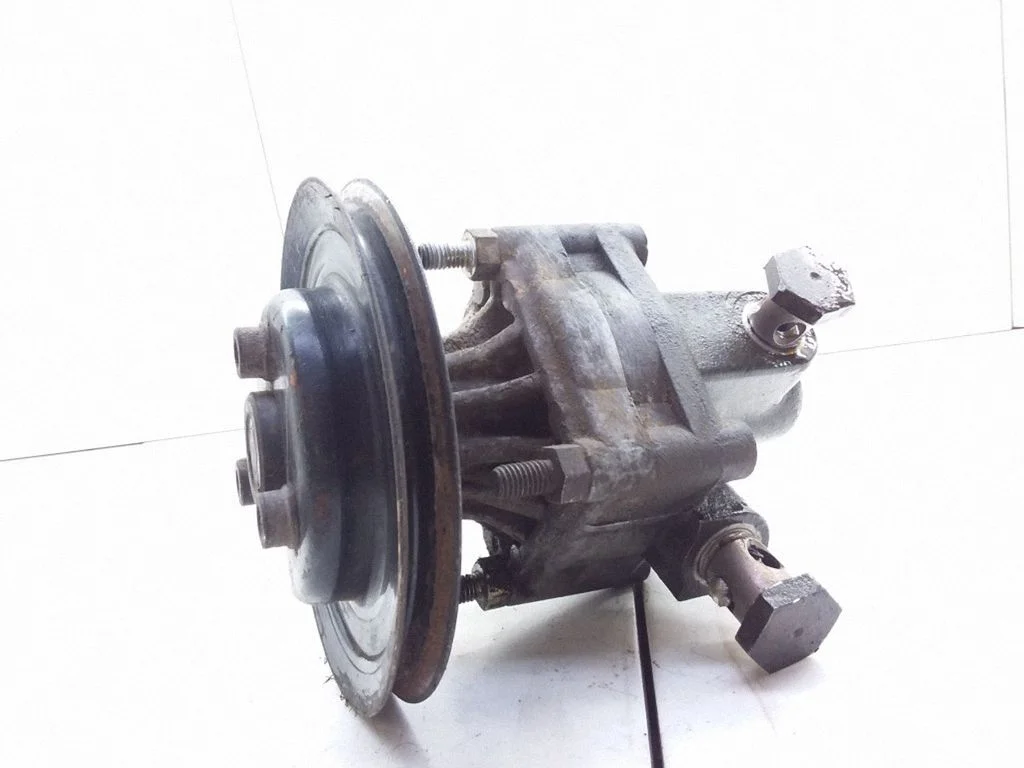Roolivõimendi pump 050145155A