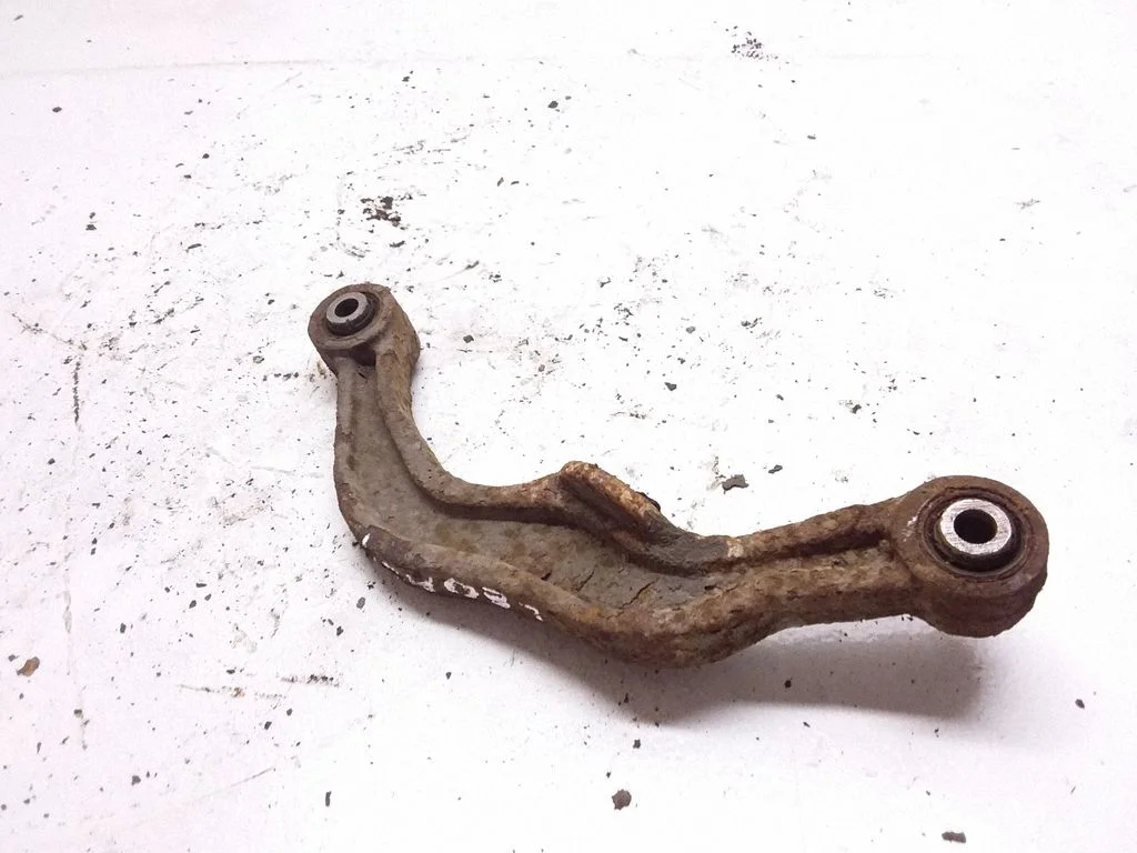 Rear upper control arm/wishbone – rear left