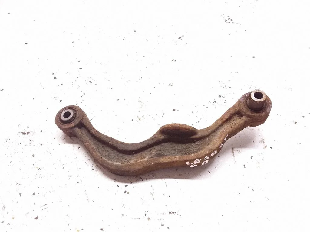 Rear upper control arm/wishbone – rear right