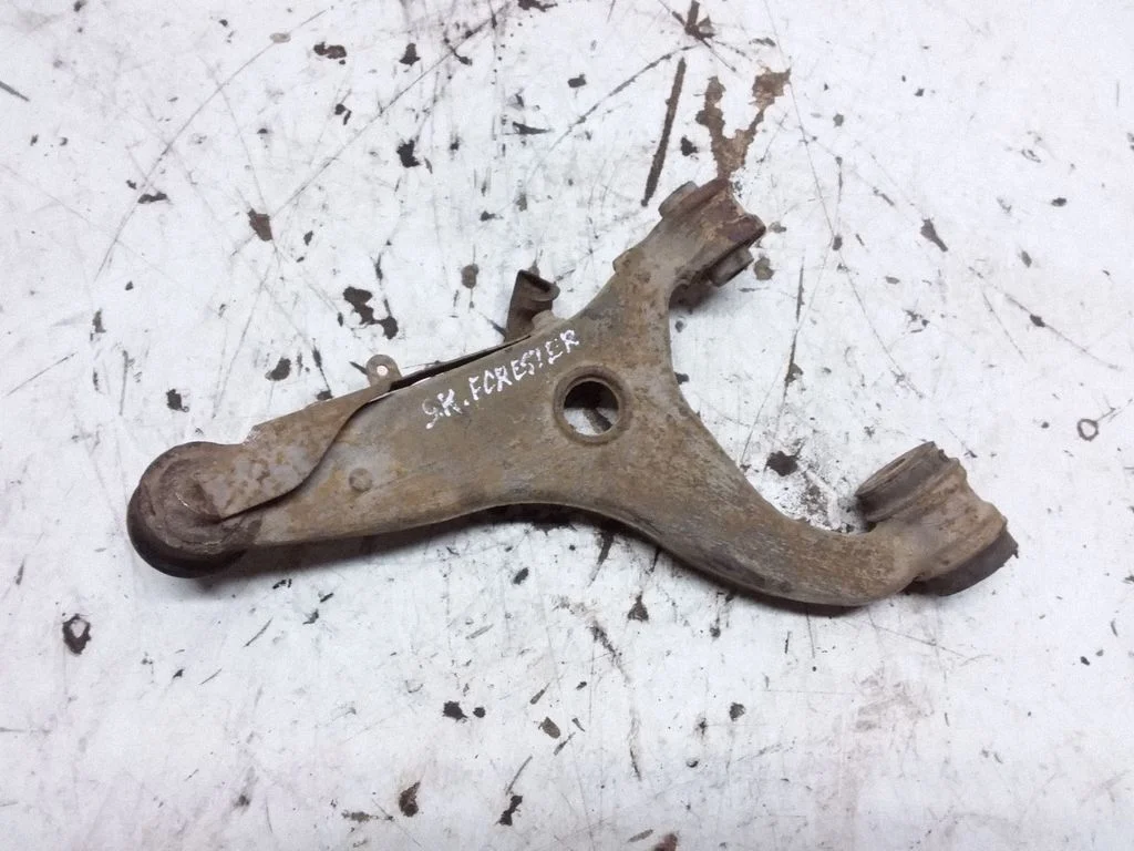 Rear upper control arm/wishbone – rear left