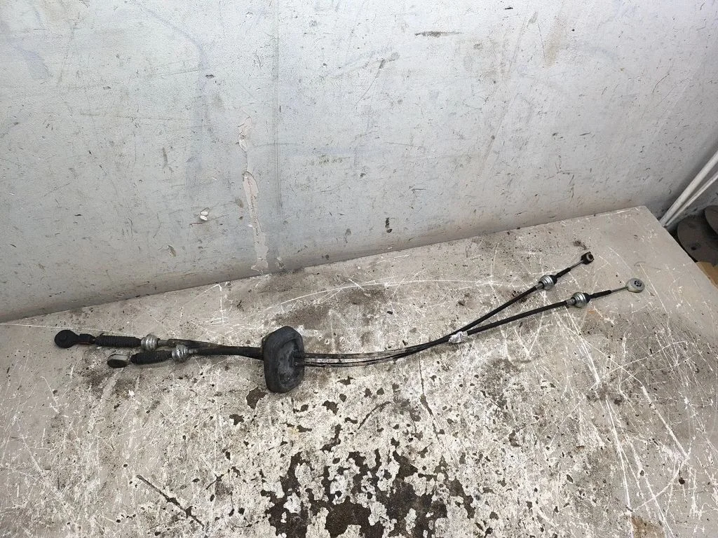 Gear shift cable linkage