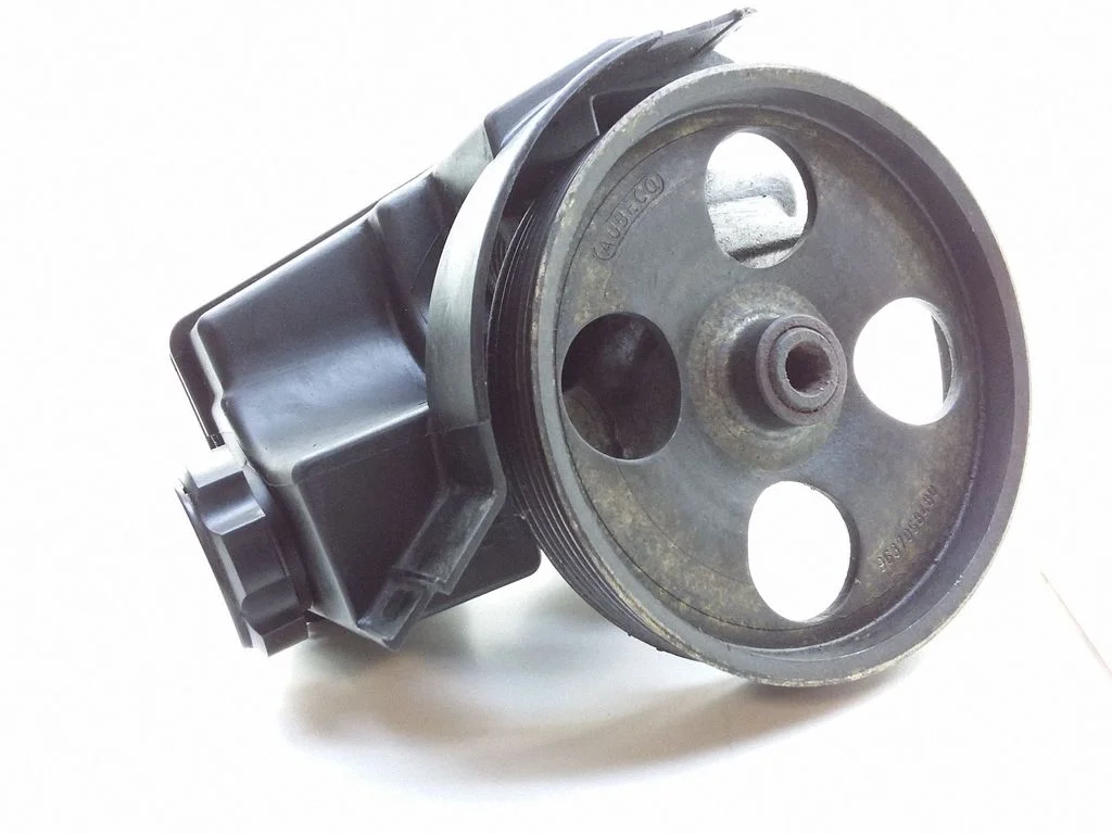 Roolivõimendi pump