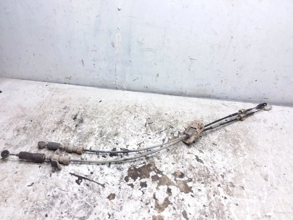 Gear shift cable linkage – Nissan X-Trail T30 (2001-2007)