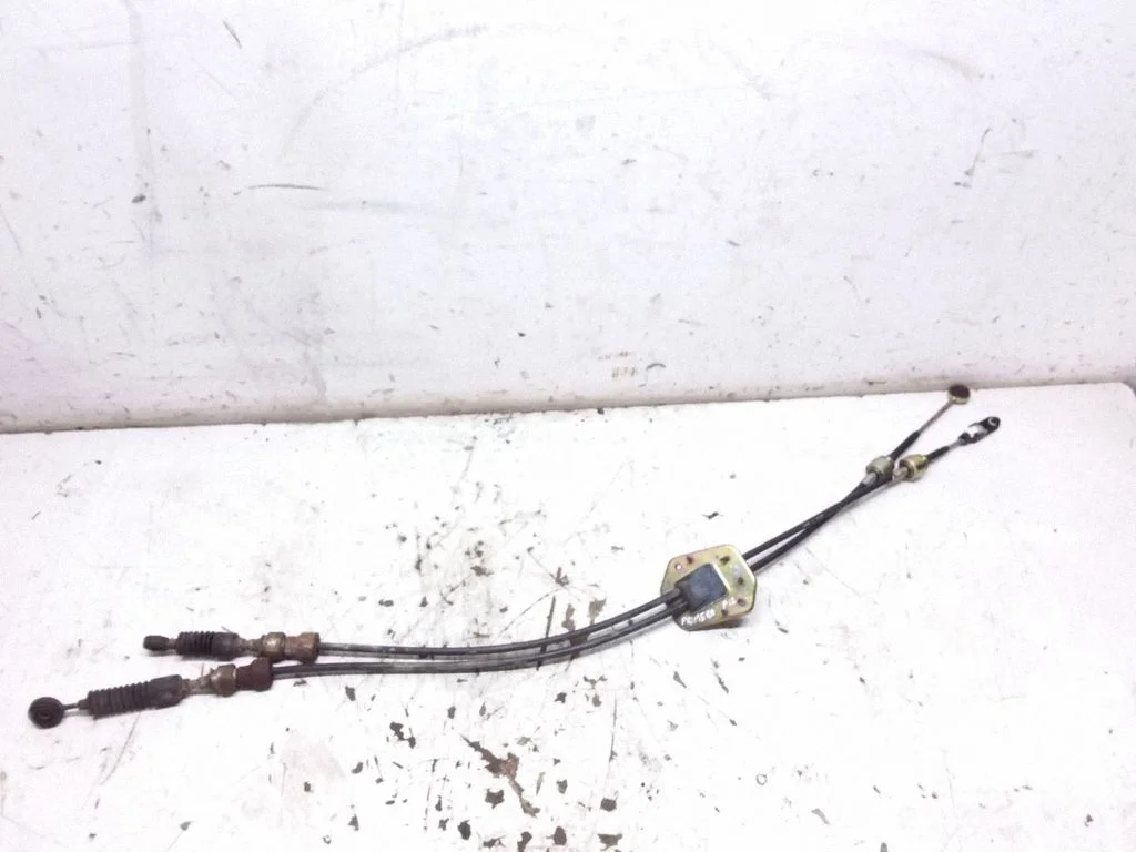 Gear shift cable linkage – Nissan Primera (2002-2007)