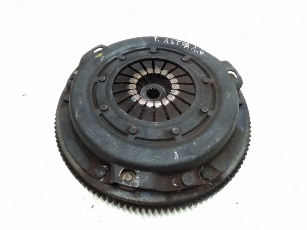 Clutch set kit – Opel Astra F (1992-1998)