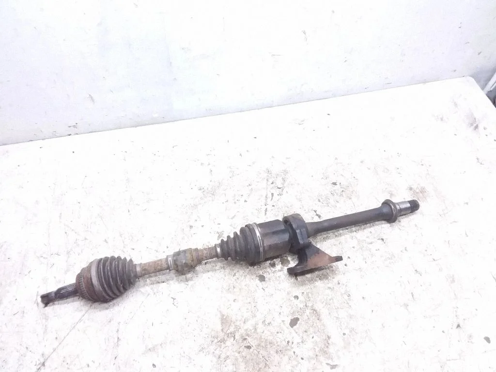 Front driveshaft – Toyota Matrix (E130) (2001-2008)