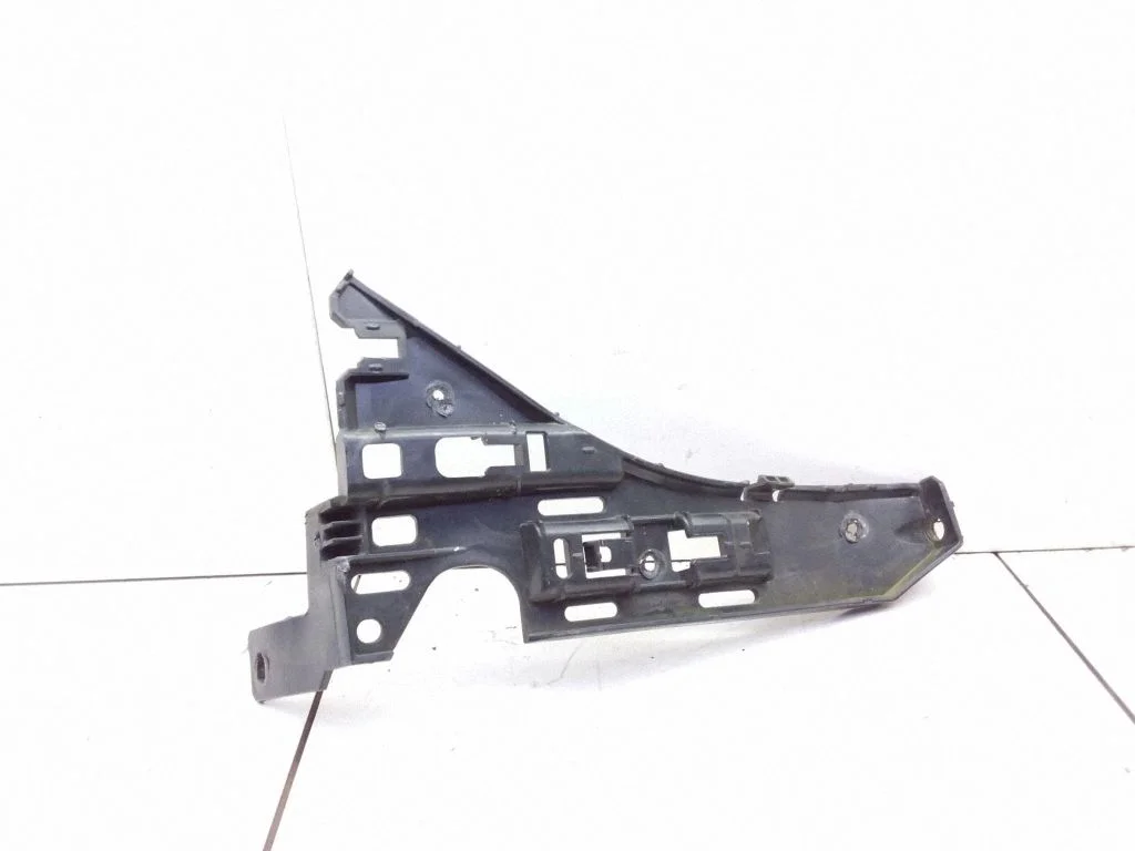 Front bumper mounting bracket – Opel Vectra C (2005-2009)