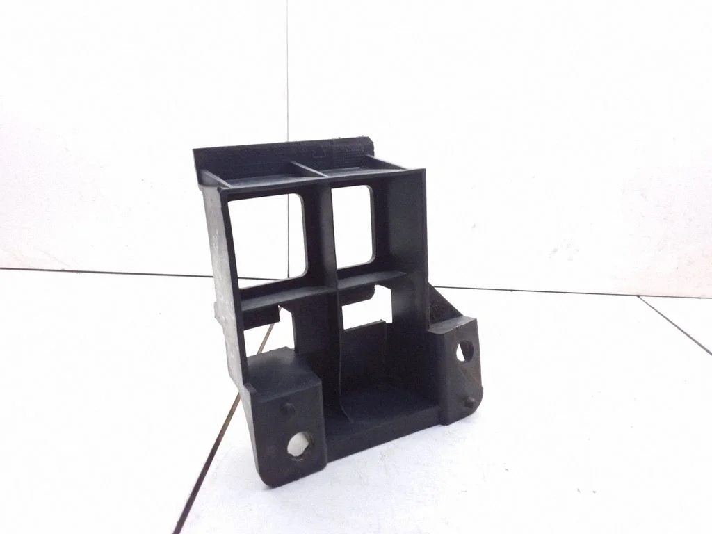Front bumper mounting bracket – Mercedes-Benz Sprinter W906 (2006-2018)