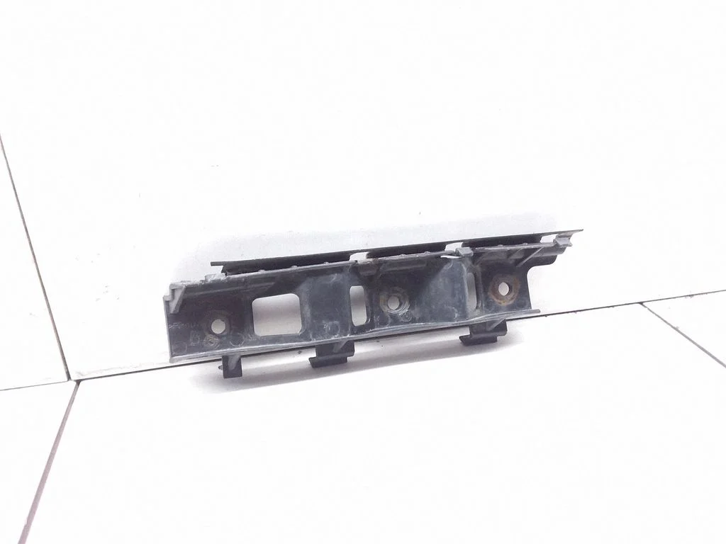 Esistange kinnitusklamber 3C0807183