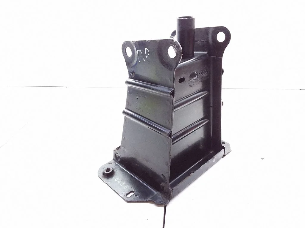 Front bumper mounting bracket 130500220