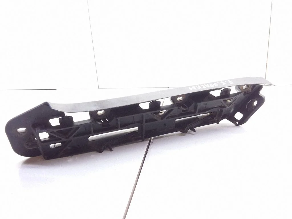 Esistange kinnitusklamber – Volkswagen Caddy (2004-2010)