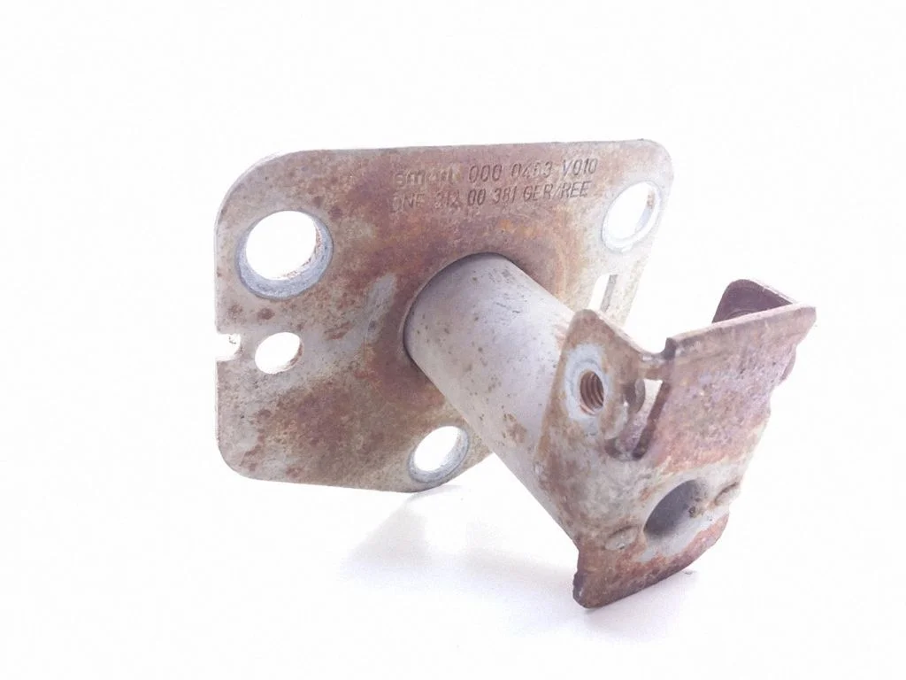 Front bumper mounting bracket 0000453V010