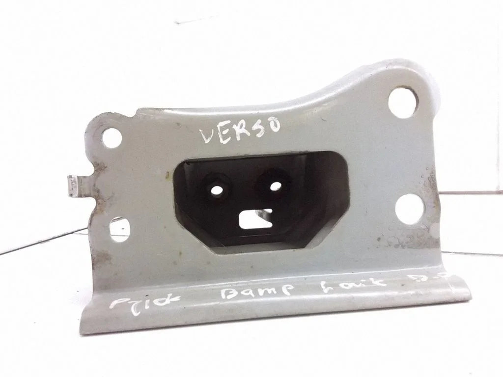 Front bumper mounting bracket – right