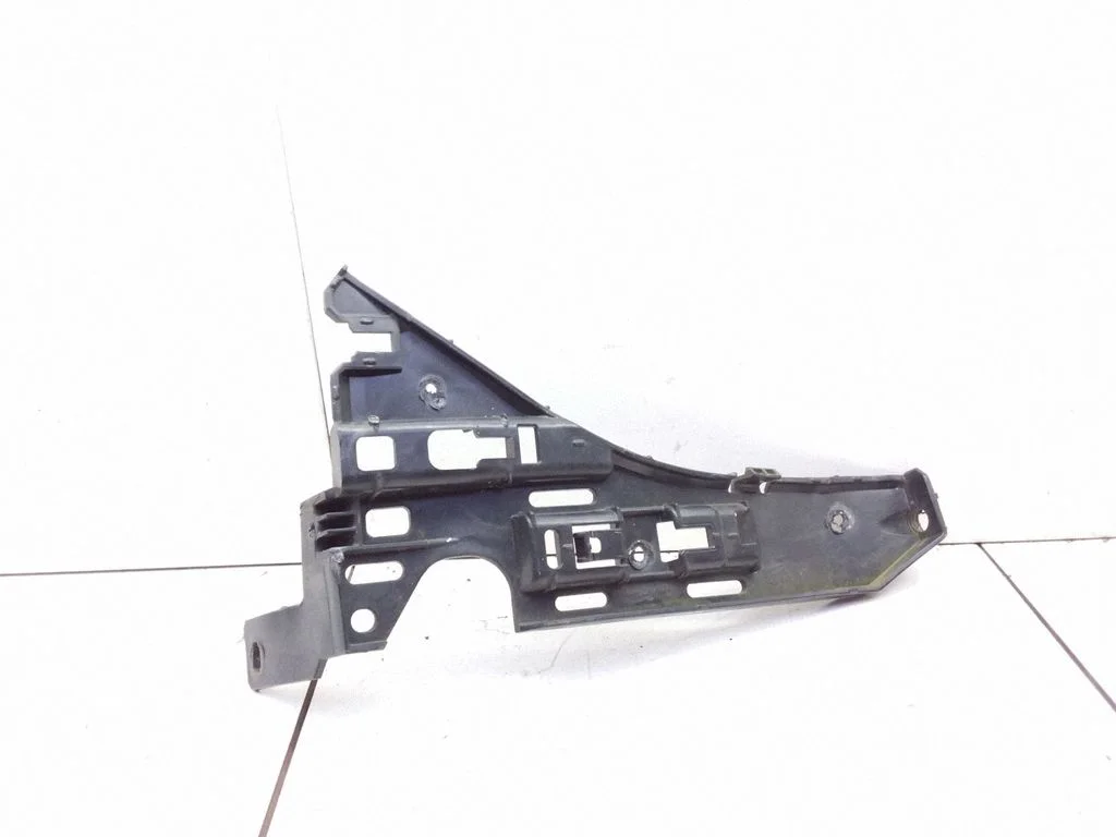 Front bumper mounting bracket – Opel Vectra C (2005-2009)