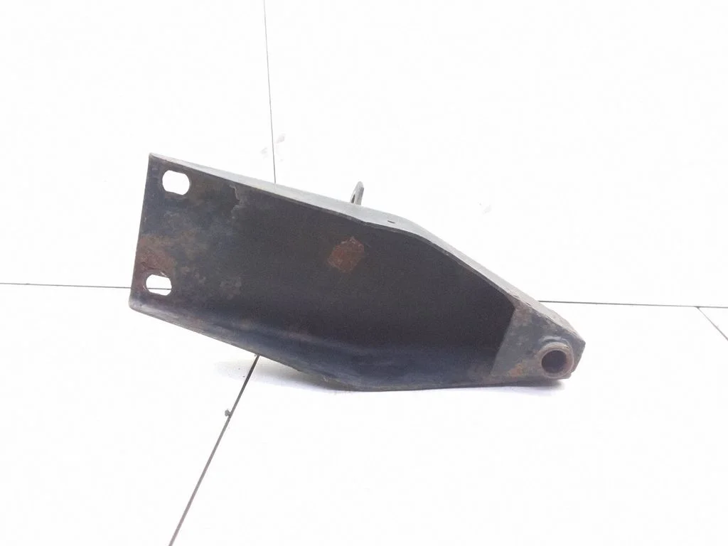 Front bumper mounting bracket