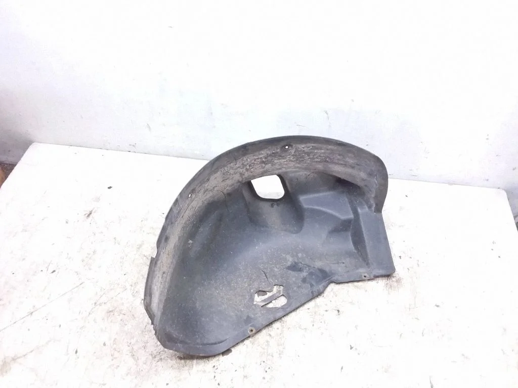 Front wheel arch liner splash guards 0004747V004