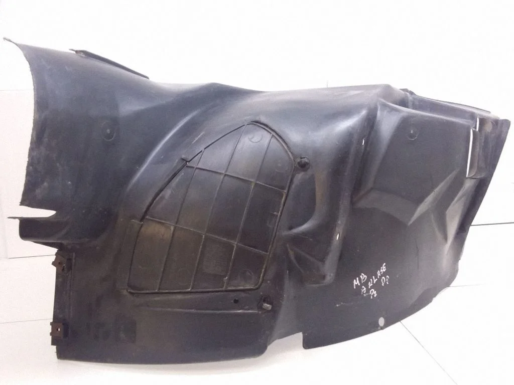 Front wheel arch liner splash guards