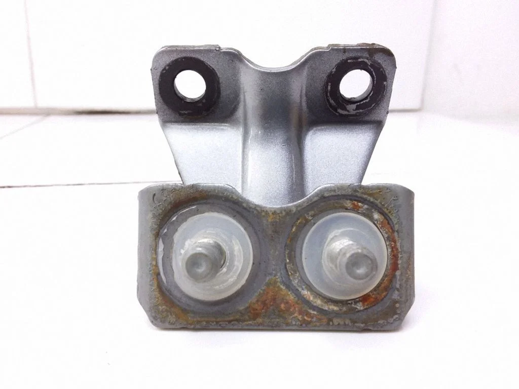 Tailgate/trunk/boot hinge
