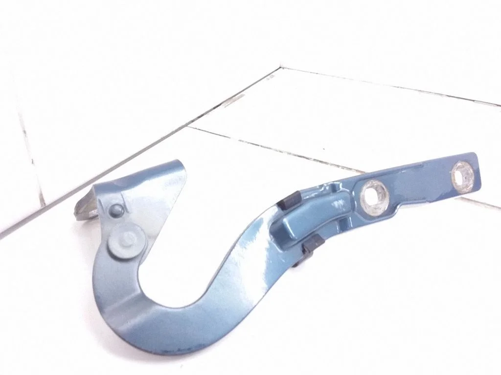 Tailgate/trunk/boot hinge 8Z0827299A