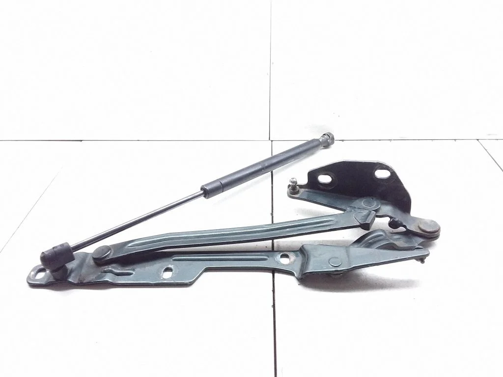 Tailgate/trunk/boot hinge – Audi A6 S6 C4 4A (1994-1997)