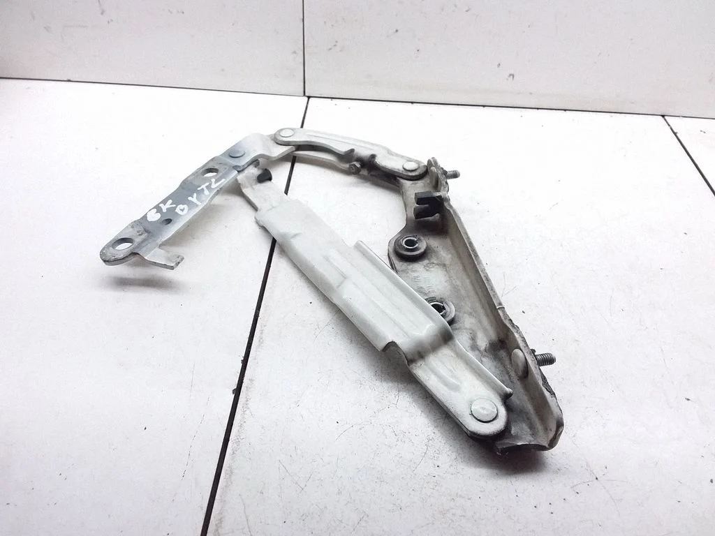 Tailgate/trunk/boot hinge 1C0827301A