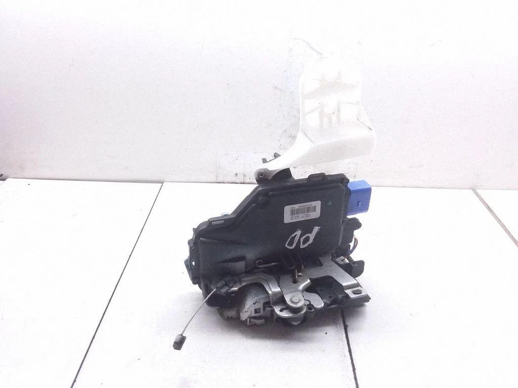 Front door lock 3D2837016J